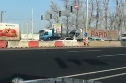 Під Києвом перекрили Одеську трасу