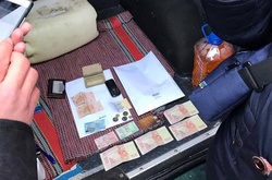 Затримання працівника колонії на хабарі