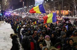 В Румунії сотні людей протестували проти помилування засуджених за корупцію