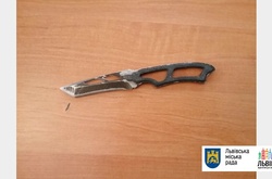 На екстрену сесію львівської міськради увірвались невідомі і почали бійку