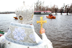 Святійший патріарх Філарет освятив води Дніпра