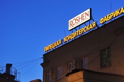 Радник президента пояснив, чому Порошенко так довго не закривав фабрику Roshen у Липецьку