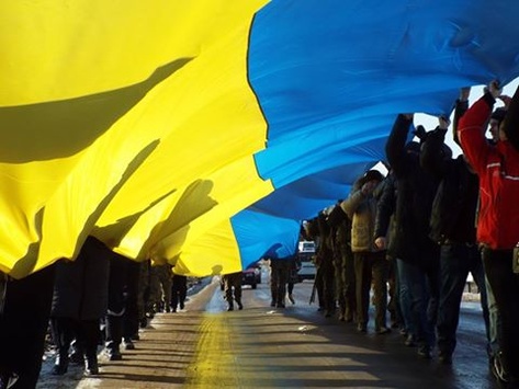 На пункту пропуску в зоні АТО розгорнули 40-метровий прапор України