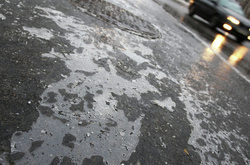 Столичних водіїв попереджають про ожеледицю