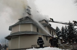 На Львівщині ледь не згоріла старовинна церква