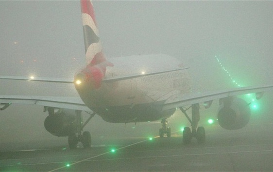 У лондонському аеропорту «Хітроу» скасували близько 100 авіарейсів