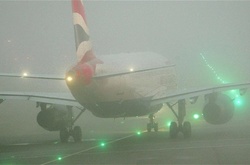 У лондонському аеропорту «Хітроу» скасували близько 100 авіарейсів