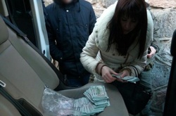 Затримання помічниці судді під час отримання нею хабара