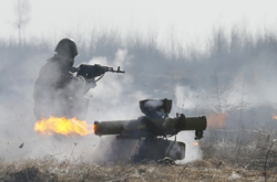 Бойовики посилили обстріли з «важкої» зброї: є поранений