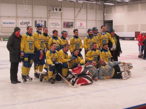 Збірна України з хокею з м'ячем програла перший матч чемпіонату світу