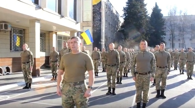 Гелетей в одній футболці з підлеглими на морозі віджимався