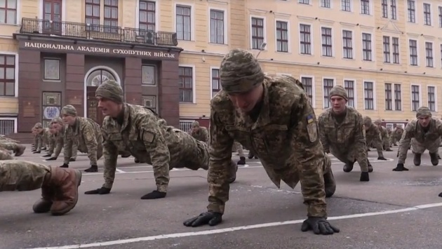 Рекордний флешмоб: 700 вихованців Національної академії Сухопутних військ взяли участь у #22pushUpChallenge