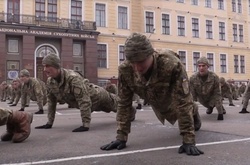 Рекордний флешмоб: 700 вихованців Національної академії Сухопутних військ взяли участь у #22pushUpChallenge