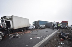 У Польщі зіткнулося 76 авто: 32 людини були поранені