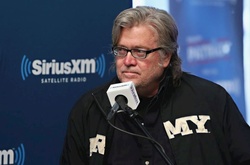 Головний радник Трампа порадив ЗМІ «закрити рота»