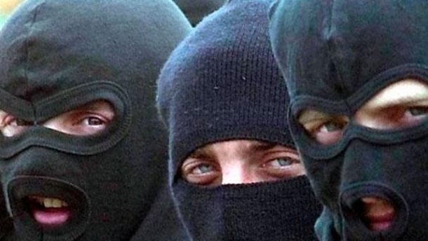 Жорстоке пограбування під Києвом: бандити катували праскою сім'ю бізнесмена