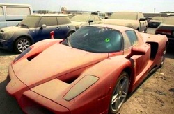 Проблемы в ОАЭ: на парковках скопилось слишком много брошенных «Феррари»