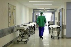 Охоронці, яких обстріляли у Дніпрі, досі у тяжкому стані &ndash; медики