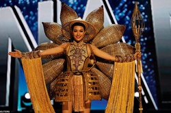 «Мисс Вселенная — 2017»: дефиле участниц в национальных костюмах, бикини и вечерних платьях