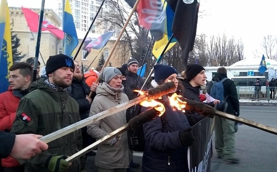 У Києві пройшла смолоскипна хода до Дня пам'яті Героїв Крут 