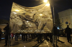 Бій за завод «Арсенал», димові шашки та смолоскипи. Як у Києві вшановували героїв Крут