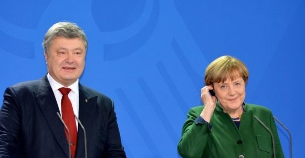 Порошенко запевнив німців, що Україна залишається відданою Мінським угодам