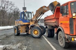 Комунальники відзвітували, скільки вивезли з міста снігу