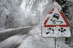 Столичних водіїв попереджають про ожеледицю на дорогах