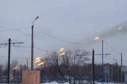 Обстріл Авдіївки: горить житловий район і поранено цивільних