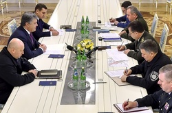 Загострення в Авдіївці: Порошенко провів нараду з силовиками