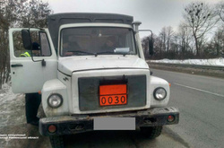 На Рівненщині поліцейські зупинили автомобіль, який перевозив півтори тонни вибухівки