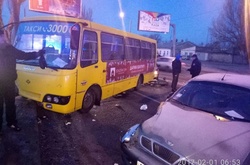 В Одесі потрійна ДТП: зіткнулися маршрутка та дві автівки