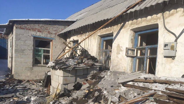 Зруйновані будинки та труп жінки. Як виглядають жахливі наслідки обстрілу Авдіївки бойовиками