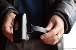 Нові заходи проти тероризму у Німеччині: електронний браслет для підозрюваних