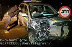 У столиці невідомі викрали людину і розбили патрульну машину