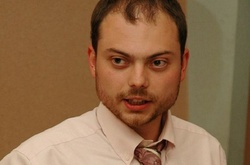 Соратник Нємцова, у якого підозрюють отруєння, перебуває у критичному стані