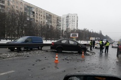 Через потрійну ДТП на проспекті Перемоги кияни не можуть вчасно потрапити на роботу