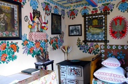 Чудо-деревня, в которой расписаны все дома, заборы и мосты