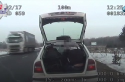 Українець їхав Польщею у багажнику автомобіля