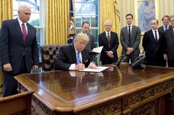 Трамп підписав указ про ослаблення регулювання діяльності банків США