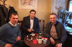 Садового, Саакашвілі і Гацька «застукали» у львівській кав'ярні (ФОТО)