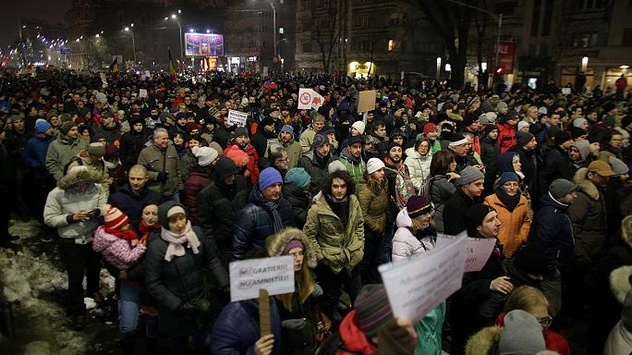 Прем’єр Румунії вирішив піти на поступки мітингувальникам