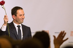   Кандидат в президенти від Соціалістичної партії Бенуа Амон    