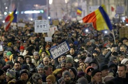 У Румунії не припиняються мітинги: люди вимагають відставки уряду