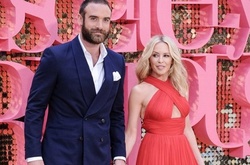 Пойманный на измене экс-жених Кайли Миноуг перестал скрывать новый роман