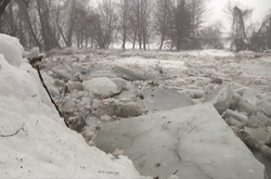 На кордоні Закарпаття та Словаччини утворився льодовий затор довжиною понад 5 км