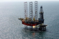 Суд арештував захоплені Росією в Чорному морі бурові установки 