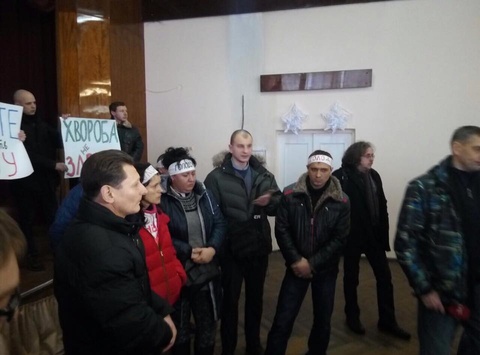 У Києві страйкарі – робітники тролейбусного депо з боями проривалися до керівництва на перемовини
