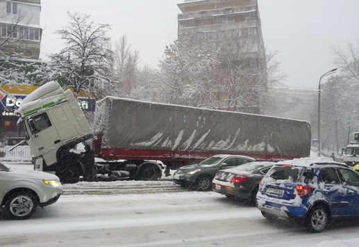 Снігопад у Києві: за день зафіксовано вже близько 180 ДТП