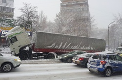 Снігопад у Києві: за день зафіксовано вже близько 180 ДТП